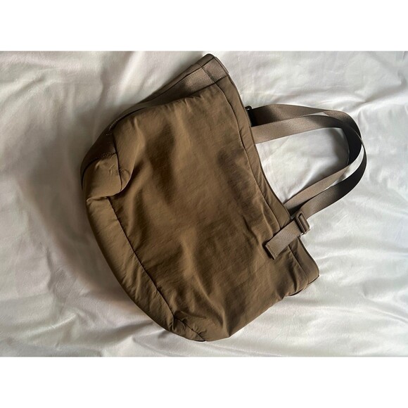 Lululemon Clean Lines Tote Bag - Picture 4 of 7